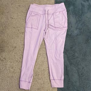 Selling this tight joggers that no longer fit me.